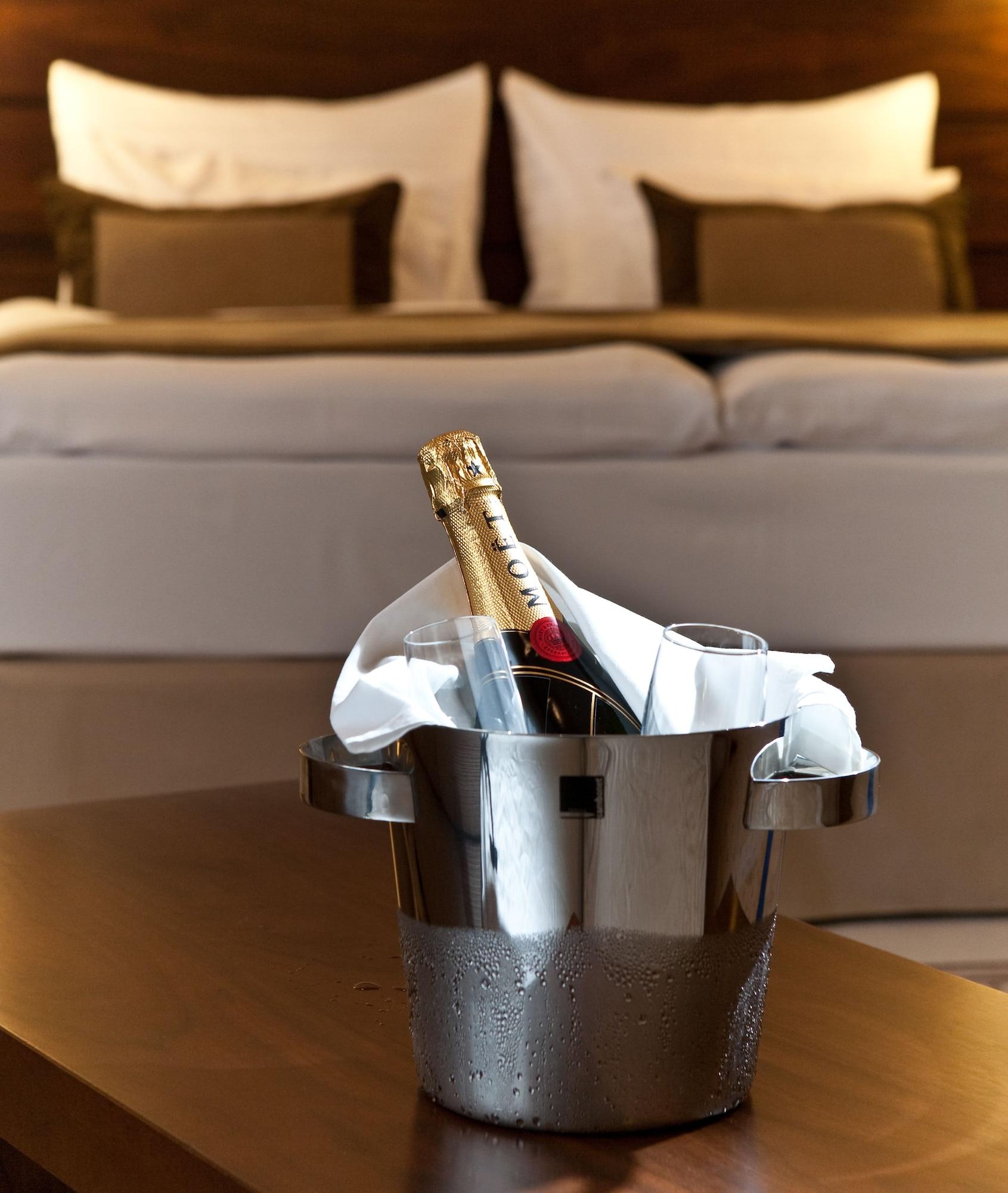 Capital Plaza Hotel 4*