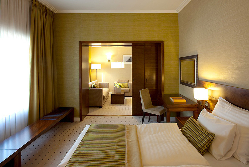 Capital Plaza Hotel 4*